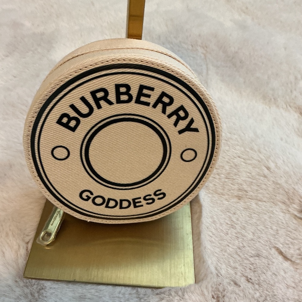 GWP BURBERRY GODDESS ROUND POUCH ZIPS UP